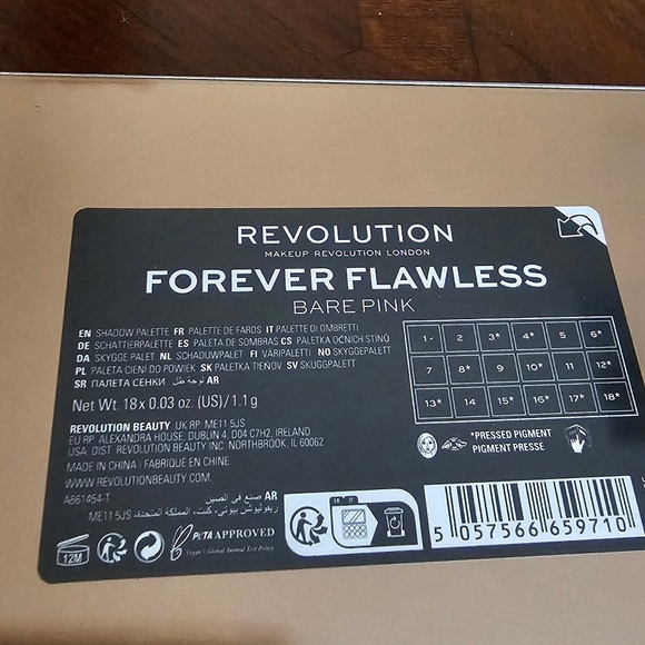 Revolution Forever Flawless Shadow Pallette in Bare Pink New Sealed in package - Picture 2 of 7